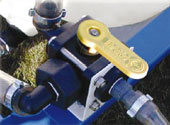 Three-way valve for mixing and circulating the milk